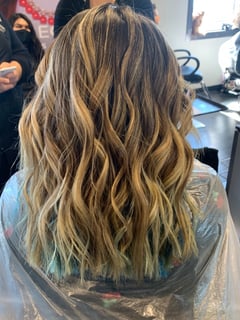 View Women's Hair, Blowout, Hair Color, Balayage, Blonde, Brunette, Foilayage, Highlights, Hair Length, Medium Length, Haircuts, Blunt, Hairstyles, Beachy Waves - Emily Simon, La Salle, IL