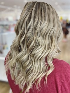 View Hairstyle, Highlights, Hair Color, Blowout, Women's Hair, Curls, Beachy Waves - Rosa Martinez, Lubbock, TX