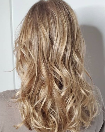 Image of  Women's Hair, Hair Color, Blonde, Highlights, Hair Length, Medium Length, Layered, Haircuts, Beachy Waves, Hairstyles