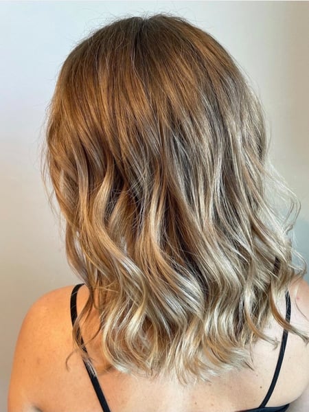 Image of  Women's Hair, Hair Color, Balayage, Blonde, Brunette, Ombré, Hair Length, Shoulder Length, Beachy Waves, Hairstyles