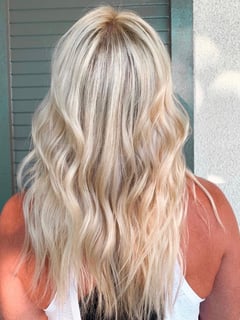 View Beachy Waves, Women's Hair, Blonde, Hair Color, Balayage, Foilayage, Highlights, Medium Length, Hair Length, Long, Hairstyles, Hair Extensions - Monique Gonzalez, 
