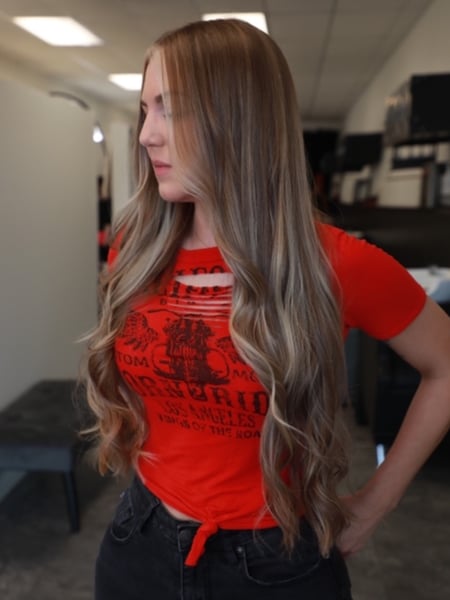 Image of  Women's Hair, Balayage, Hair Color, Blonde, Ombré, Highlights, Long, Hair Length, Beachy Waves, Hairstyles