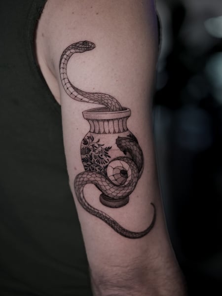 Image of  Tattoos, Tattoo Style, Tattoo Bodypart, Tattoo Colors, Aesthetic, Fine Line, Line Art, Pet & Animal, Realism, Shoulder, Arm , Black 