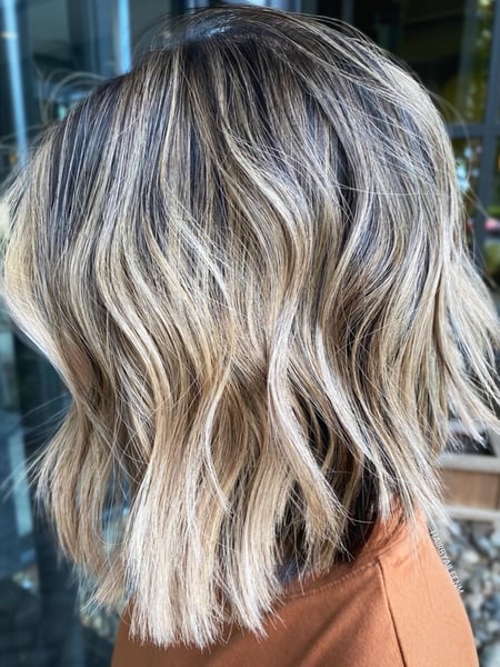 Image of  Women's Hair, Balayage, Hair Color, Blonde, Brunette, Foilayage, Highlights, Short Hair (Chin Length), Hair Length , Shoulder Length Hair, Bob, Haircut , Layers, Beachy Waves, Hairstyle