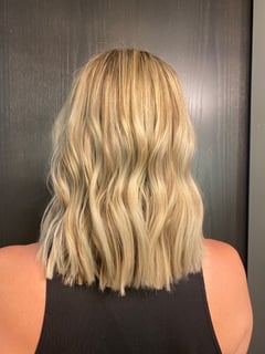 View Blonde, Hair Color, Foilayage, Women's Hair, Shoulder Length, Hair Length, Layered, Haircuts, Beachy Waves, Hairstyles, Curly - Jenna Miller, Grove City, OH