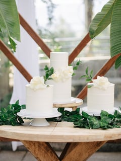 View Floral, Round, Tiered, Shape, Buttercream, Icing Type, White, Green, Color, Cakes, Theme - Danielle Sachs, Salt Lake City, UT