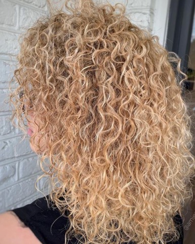 Image of  Women's Hair, Hair Color, Blonde, Medium Length, Hair Length, Curly, Haircuts, Layered, Curly, Hairstyles