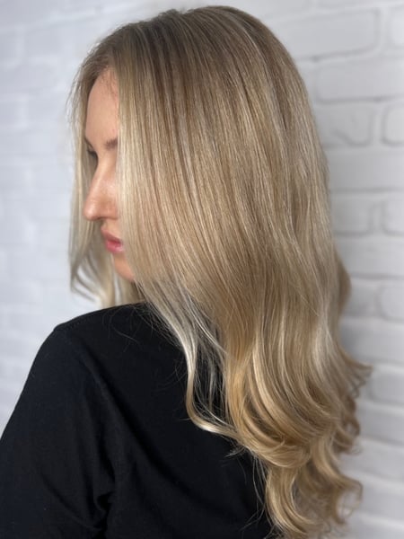 Image of  Women's Hair, Balayage, Hair Color, Foilayage, Fashion Color, Blonde, Hair Length, Haircuts, Layered, Beachy Waves, Hairstyles, Protective