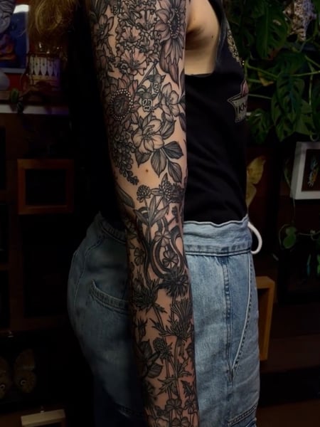 Image of  Tattoos, Tattoo Style, Tattoo Bodypart, Tattoo Colors, Black & Grey, Blackwork, Fine Line, Line Art, Neo Traditional, Sketch, Shoulder, Forearm , Hand, Black , White 
