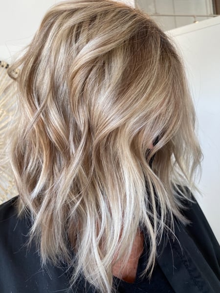 Image of  Women's Hair, Blonde, Hair Color, Foilayage, Highlights, Shoulder Length, Hair Length, Haircuts, Blunt, Layered, Beachy Waves, Hairstyles