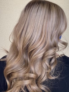 View Women's Hair, Blonde, Hair Color, Brunette, Foilayage, Full Color, Highlights, Medium Length, Hair Length, Beachy Waves, Hairstyles - Nicole Centeno, 