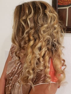 View Women's Hair, Blowout, Balayage, Hair Color, Medium Length, Hair Length, Curly, Haircuts, Layered - Veronique VERNHET, Bradenton, FL