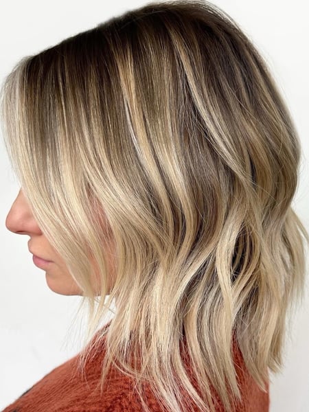 Image of  Women's Hair, Hair Color, Blonde, Foilayage, Highlights, Shoulder Length, Hair Length, Blunt, Haircuts, Beachy Waves, Hairstyles