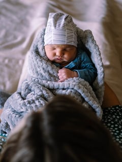 View Photographer, Newborn, Family, First 48 Hours, Lifestyle, Lifestyle - Sydney Taylor, Lenexa, KS