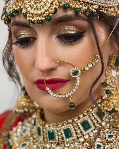 Image of  Makeup, Very Fair, Skin Tone, Fair, Olive, Light Brown, Brown, Look, Daytime, Evening, Glam Makeup, Bridal, Red Lip, Glitter, Colors, Gold, Red, Green, Black, Airbrush, Technique