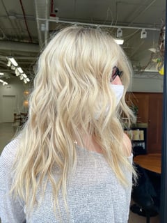 View Hair Color, Hairstyle, Beachy Waves, Full Color, Highlights, Foilayage, Fashion Hair Color, Blonde, Women's Hair - Deylin Amaya, Los Angeles, CA