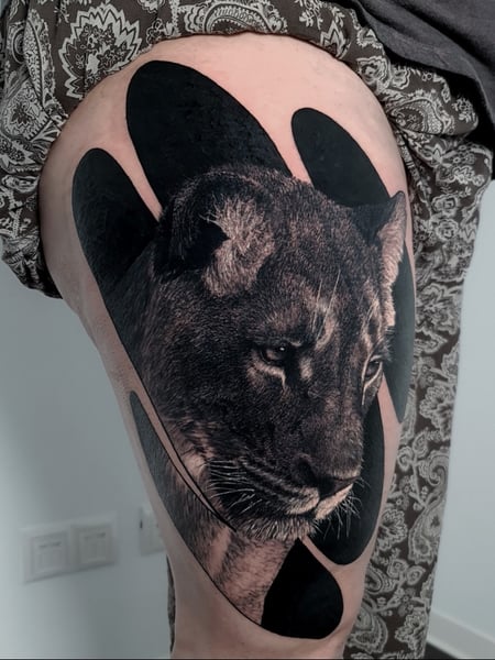 Image of  Tattoos, Tattoo Style, Tattoo Bodypart, 3D, Black & Grey, Portrait, Realism, Thigh