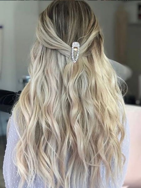 Image of  Women's Hair, Blonde, Hair Color, Ombré, Long Hair (Mid Back Length), Hair Length, Beachy Waves, Hairstyle