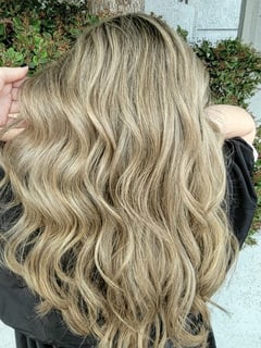 View Women's Hair, Foilayage, Hair Color, Shoulder Length, Hair Length, Beachy Waves, Hairstyles - Veronika Larkova , Tarzana, CA