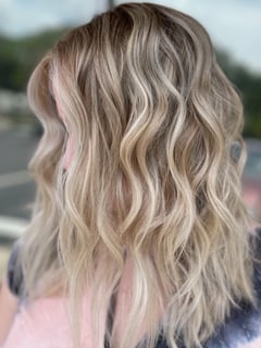 View Women's Hair, Hairstyle, Beachy Waves, Layers, Blunt (Women's Haircut), Bangs, Haircut, Shoulder Length Hair, Hair Length, Highlights, Foilayage, Blonde, Balayage, Hair Color, Blowout - Ashley Blevins, Oviedo, FL
