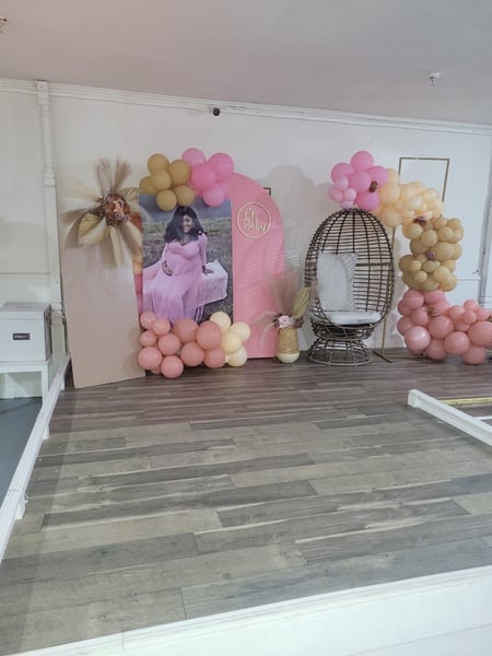 Image of  Purple, Pink, Pastel, Accents, Flowers, Balloon Decor, Arrangement Type, Balloon Composition, Event Type, Birthday, Baby Shower, Wedding, Graduation, Holiday, Valentine's Day, Corporate Event, Colors, White, Gold, Yellow, Red, Neon, School Pride, Banner