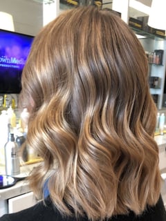 View Blowout, Women's Hair, Weave, Hairstyles, Beachy Waves, Shoulder Length, Hair Length - Monica King , New York, NY
