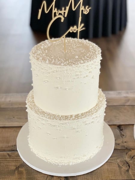 Image of  Cakes, Occasion, Wedding Cake, Color, Icing Type, Buttercream, Icing Techniques, Sugar Work, Shape, Tiered, Round, Theme, Modern, Ivory