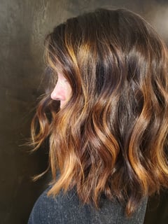 View Balayage, Hairstyles, Beachy Waves, Haircuts, Bob, Hair Length, Shoulder Length, Highlights, Foilayage, Women's Hair, Brunette, Blonde, Hair Color - Air Martinez, Colorado Springs, CO
