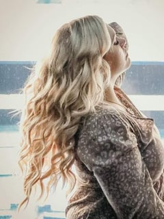 View Women's Hair, Hairstyle, Hair Extensions, Hair Length, Shoulder Length Hair, Highlights, Full Color, Foilayage, Blonde, Hair Color, Balayage - Rachel Fry, Burlington, WA