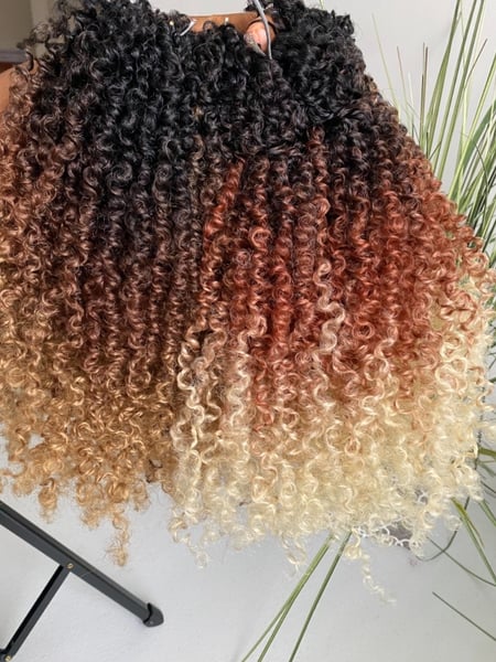 Image of  Women's Hair, Ombré, Hair Color, Shoulder Length, Hair Length