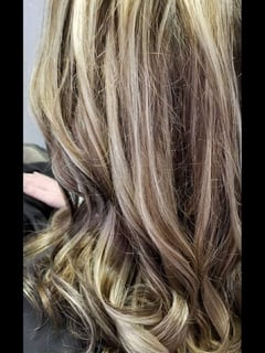View Layered, Haircuts, Women's Hair, Blunt, Beachy Waves, Hairstyles, Curly, Straight, Highlights, Hair Color, Ombré, Blonde, Balayage, Brunette, Long, Hair Length, Medium Length - Lori Hunt, Danville, KY
