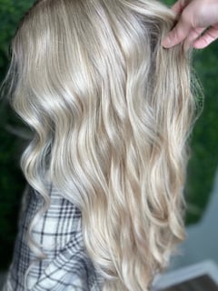 View Women's Hair, Blonde, Hair Color, Highlights, Long, Hair Length, Beachy Waves, Hairstyles, Blunt, Haircuts - Courtney Mang, Clarence, NY