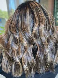 View Hair Color, Hairstyles, Beachy Waves, Shoulder Length, Hair Length, Highlights, Foilayage, Brunette, Blonde, Balayage, Women's Hair - Aileen Mercadal, Vienna, VA