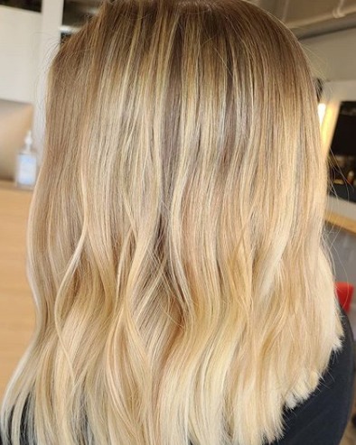 Image of  Women's Hair, Blonde, Hair Color, Highlights, Medium Length, Hair Length