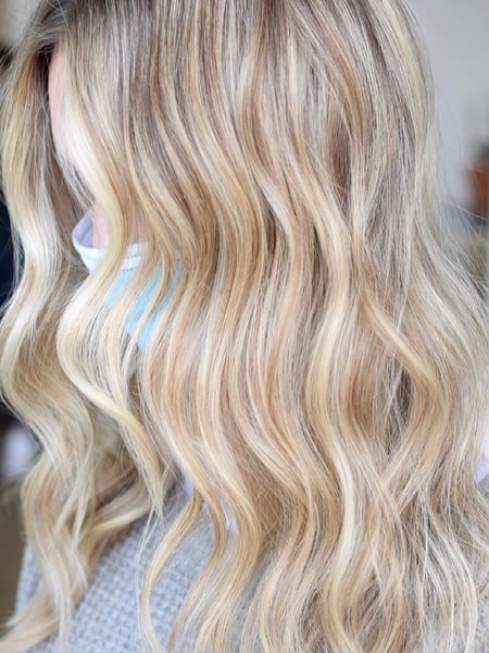 Image of  Women's Hair, Blowout, Blonde, Hair Color, Long, Hair Length, Beachy Waves, Hairstyles