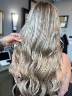 View Women's Hair, Blowout, Hair Extensions, Curly, Beachy Waves, Hairstyles, Layered, Haircuts, Long, Hair Length, Blonde, Balayage, Hair Color - Nicole Vogel, Houston, TX