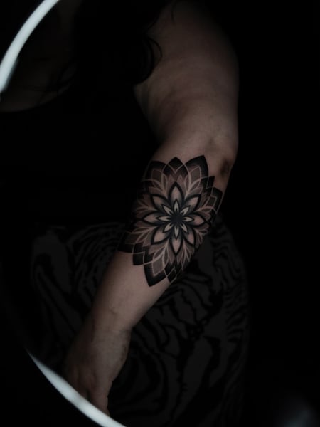 Image of  Tattoos, Tattoo Style, Black & Grey, Blackwork, Geometric