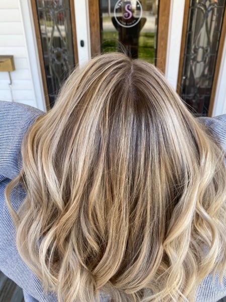 Image of  Women's Hair, Balayage, Hair Color, Blonde, Foilayage, Highlights, Shoulder Length, Hair Length, Beachy Waves, Hairstyles