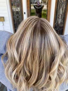 View Women's Hair, Hairstyle, Beachy Waves, Hair Length, Shoulder Length Hair, Highlights, Foilayage, Blonde, Hair Color, Balayage - Kayley Bell, Griffin, GA