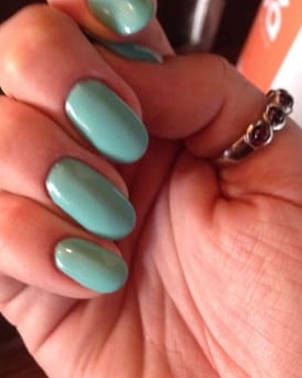 Image of  Nails, Green, Nail Color, Gel, Nail Finish, Medium, Nail Length, Oval, Nail Shape