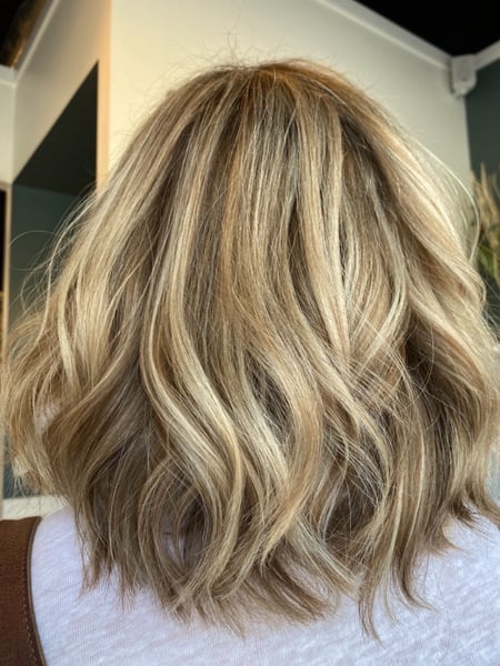 Image of  Women's Hair, Blonde, Hair Color, Foilayage, Highlights, Shoulder Length Hair, Hair Length, Beachy Waves, Hairstyle, Layers, Haircut