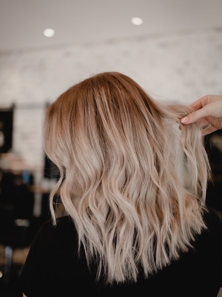 Image of  Women's Hair, Balayage, Hair Color, Blonde, Ombré, Shoulder Length, Hair Length, Layered, Haircuts, Beachy Waves, Hairstyles
