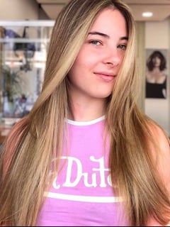 View Women's Hair, Hair Color, Foilayage, Highlights, Blonde, Layered, Haircuts, Straight, Hairstyles - Angelica Donzelli, London, OH