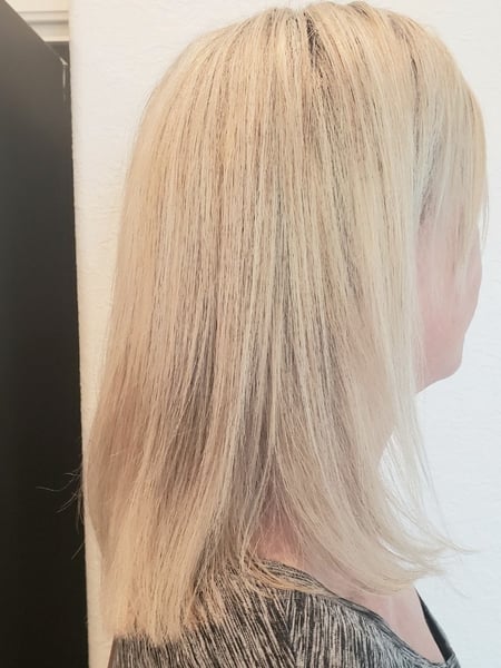 Image of  Women's Hair, Blonde, Hair Color, Highlights, Hair Length, Shoulder Length, Layered, Haircuts