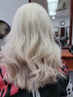 View Hair Color, Blonde, Hair Length, Medium Length, Women's Hair - Veronique VERNHET, Bradenton, FL
