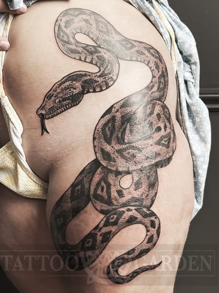 Image of  Tattoos, Tattoo Style, Tattoo Bodypart, Tattoo Colors, Black & Grey, Neo Traditional, Pet & Animal, Hip, Black 