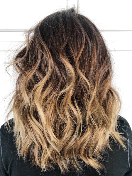 Image of  Women's Hair, Balayage, Hair Color, Brunette, Blonde, Foilayage, Highlights, Shoulder Length, Hair Length, Medium Length, Layered, Haircuts, Beachy Waves, Hairstyles