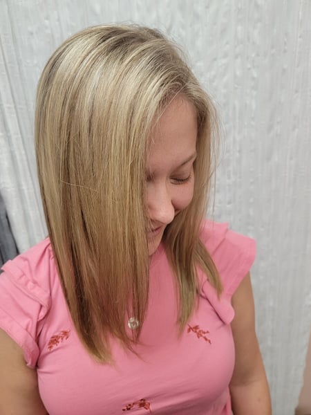 Image of  Women's Hair, Hair Color, Blonde, Highlights, Hair Length, Shoulder Length, Blunt, Haircuts, Straight, Hairstyles
