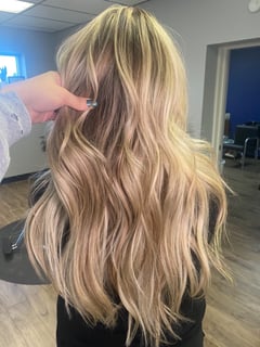View Women's Hair, Foilayage, Hair Color, Blonde, Highlights, Curly, Haircuts, Beachy Waves, Hairstyles - Jordan Smith, Conway, AR