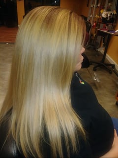 View Blowout, Hair Color, Blonde, Highlights, Women's Hair - Dunnia Fischesser , Olympia, WA